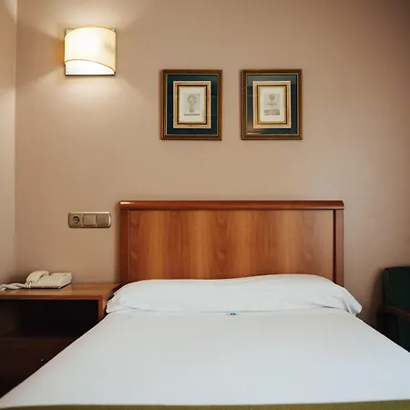 Otel Carreno 2*