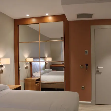 Otel Carreno 2*